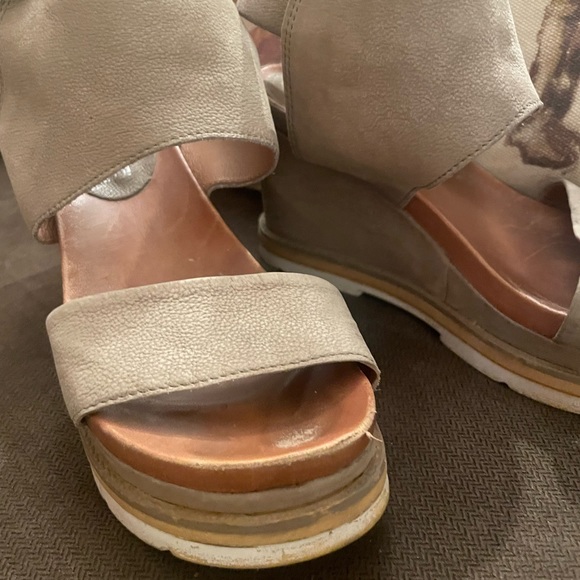 Tan Sandals - Picture 2 of 7